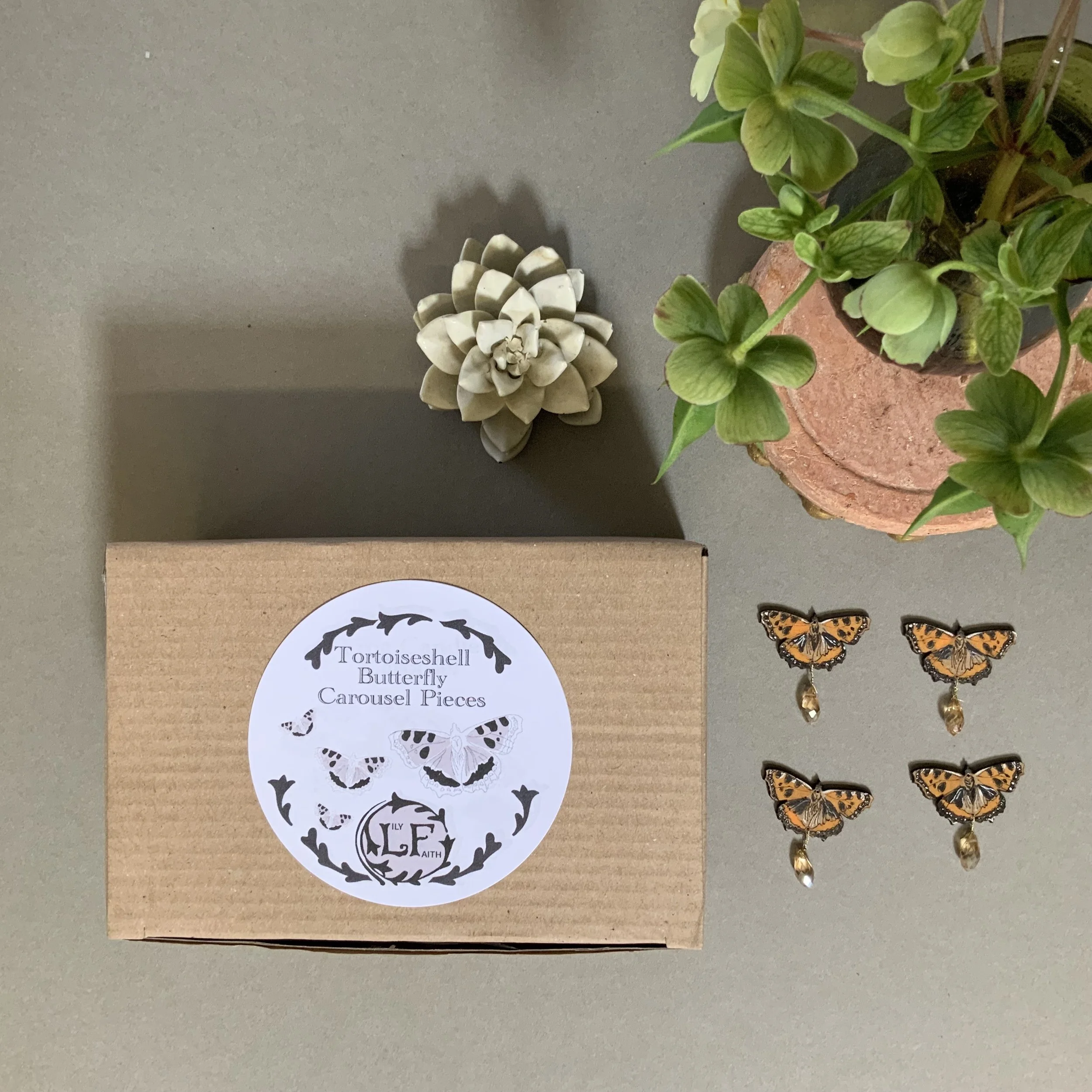 The Lily Faith Tortoiseshell Butterfly candle carousel is presented in a foam lined, kraft box, securely housing the candle carousel for posting and storing. (Copy)