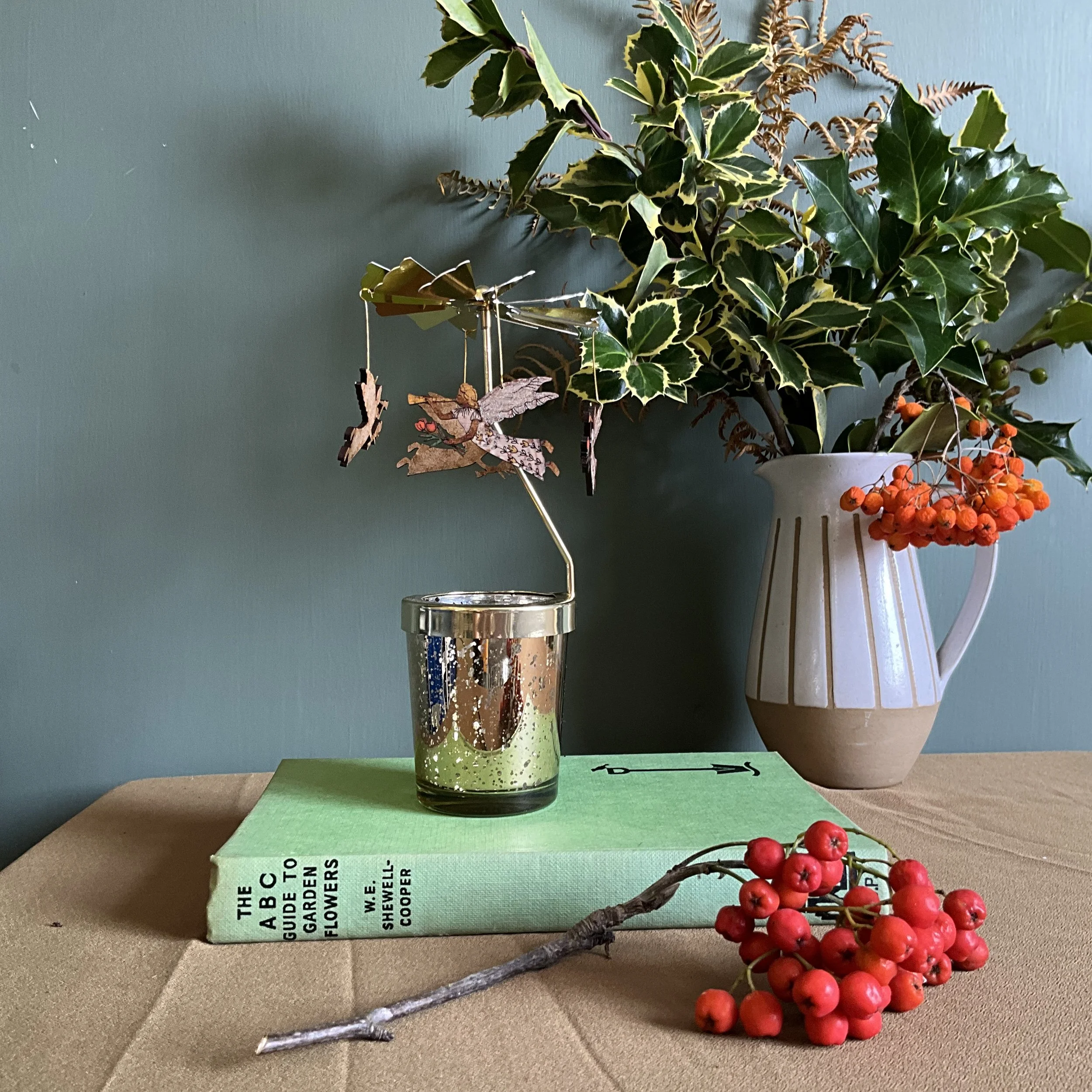 Give your candle carousel a Christmas glow up with the Angel Candle carousel pieces.