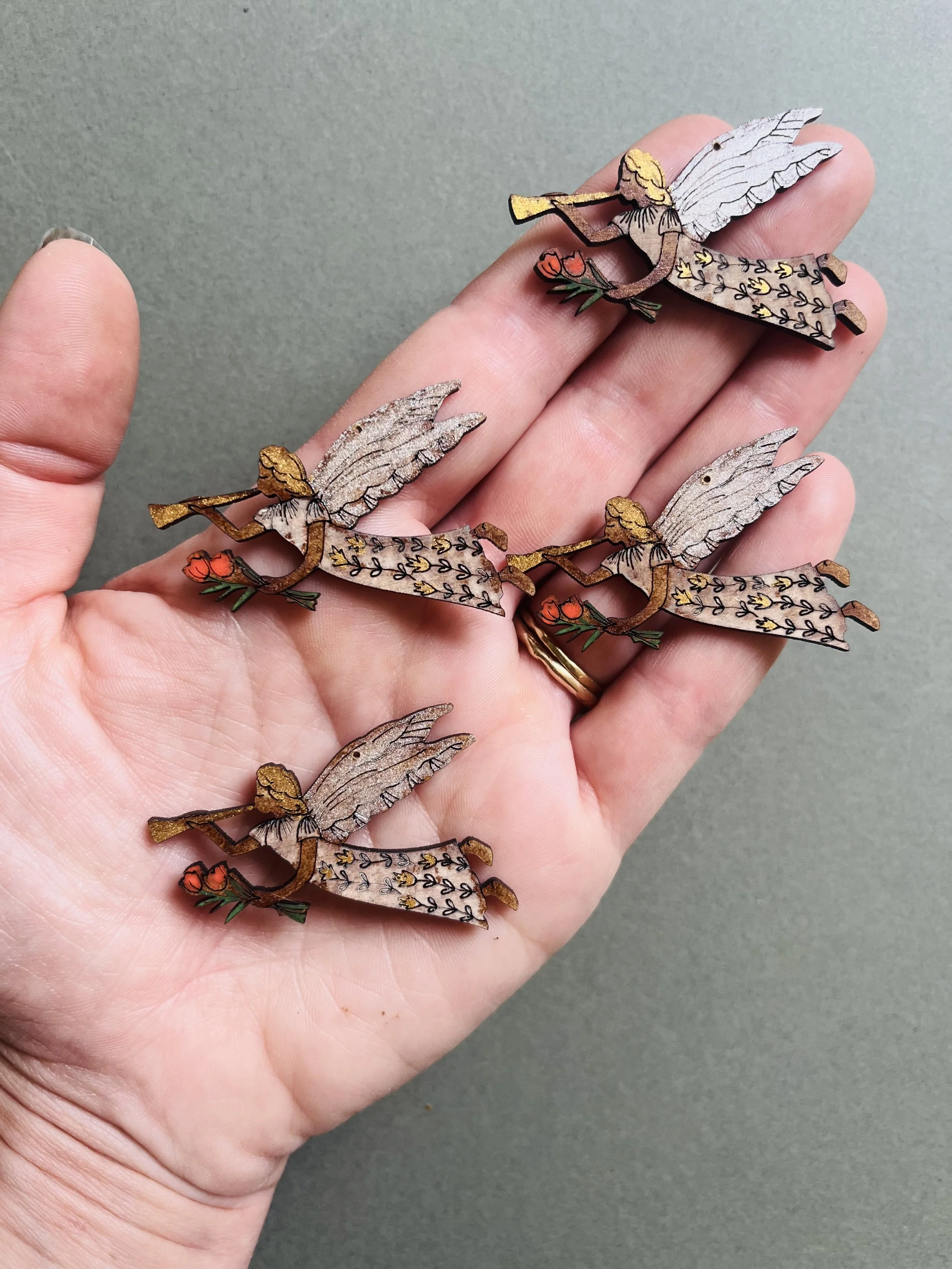 Liy Faith Angel Candle carousel pieces come in a set of four, excluding hooks. To be added to your treasure trove of candle carousel decorations