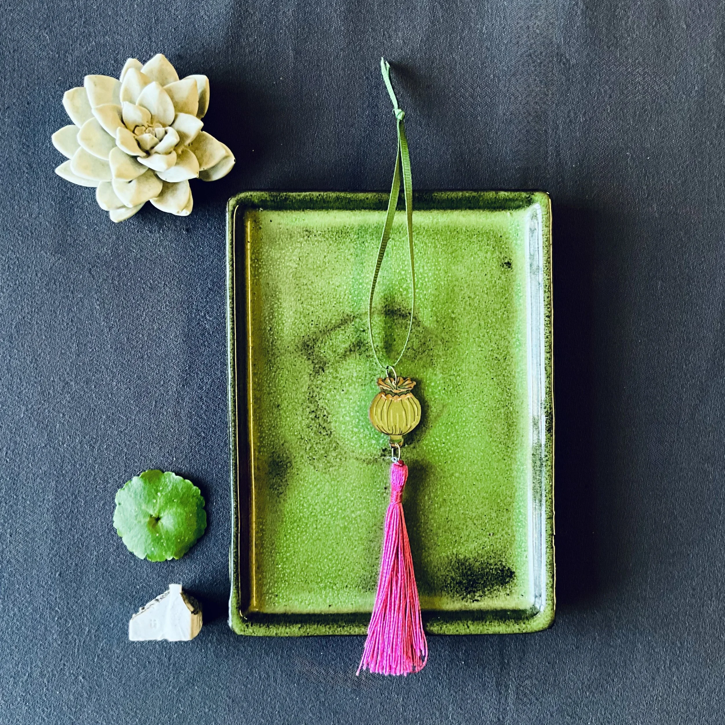 poppy head tassel.jpeg