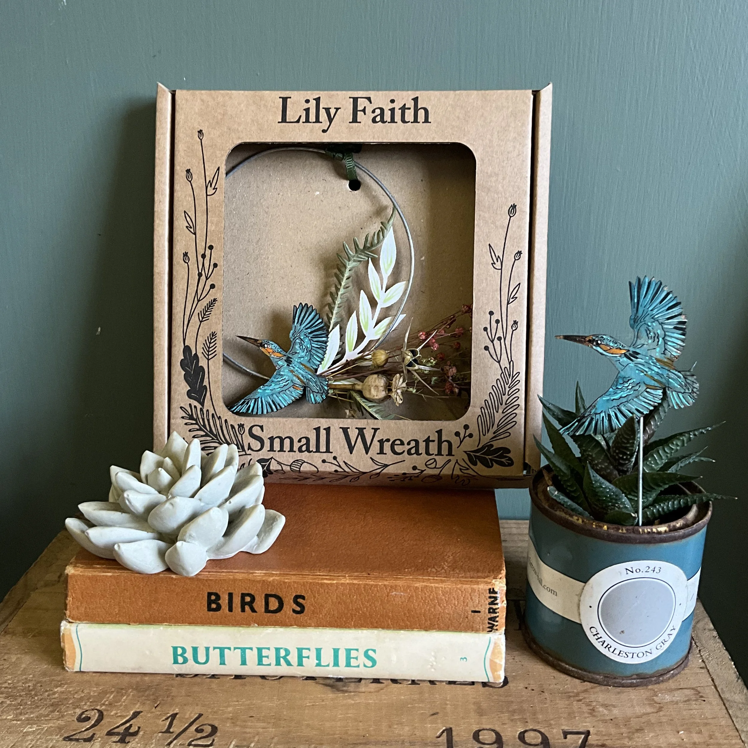 Kingfisher Small wreath packaged in our picture window boxes