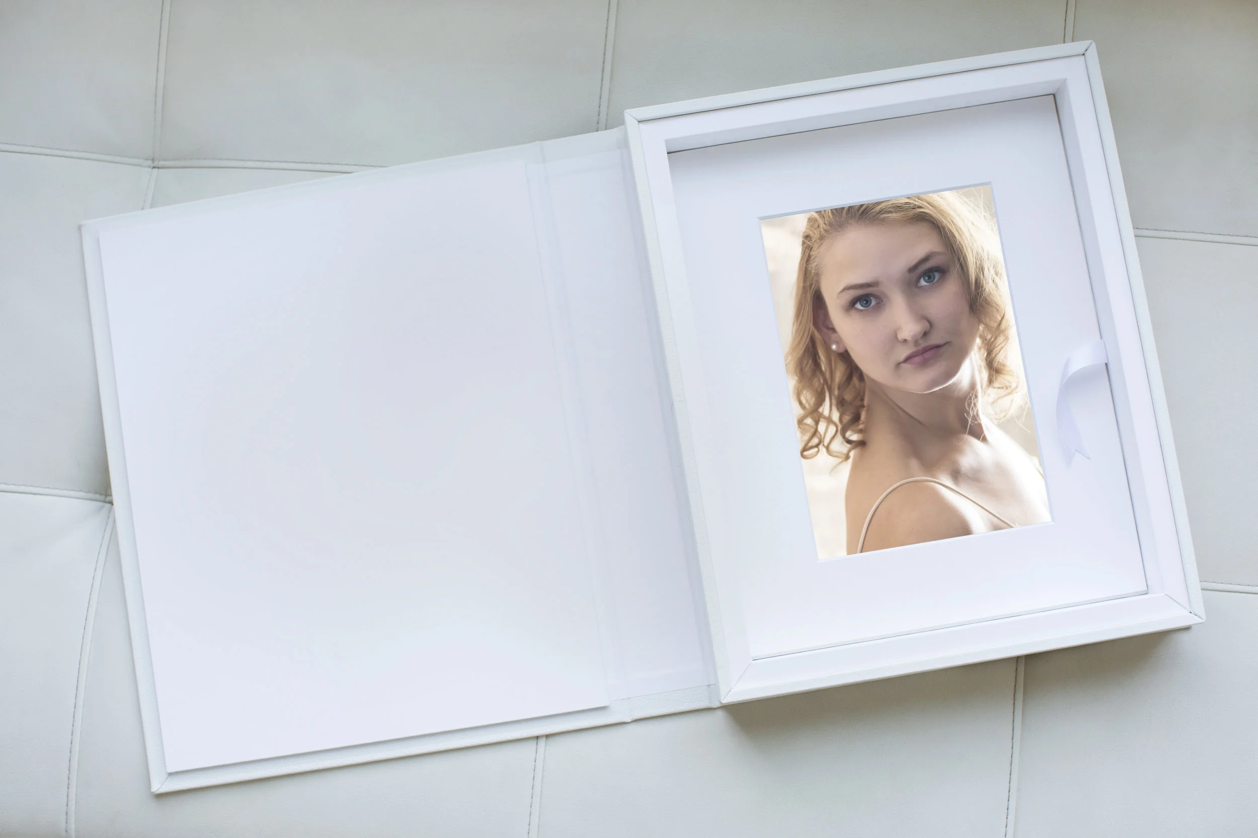 Folio Box - White MatElisabeth.jpg