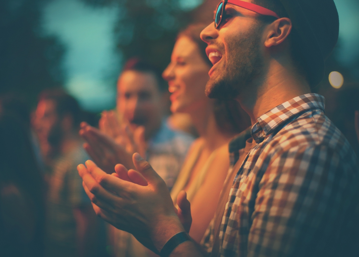 Fans-clapping-at-concert.-515258621_1255x837.jpeg