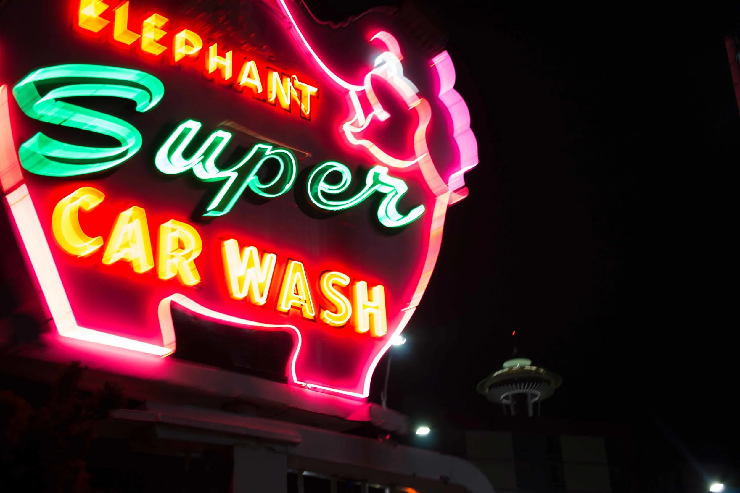 Seattle: Aftah Dahk (Elephant car wash)
