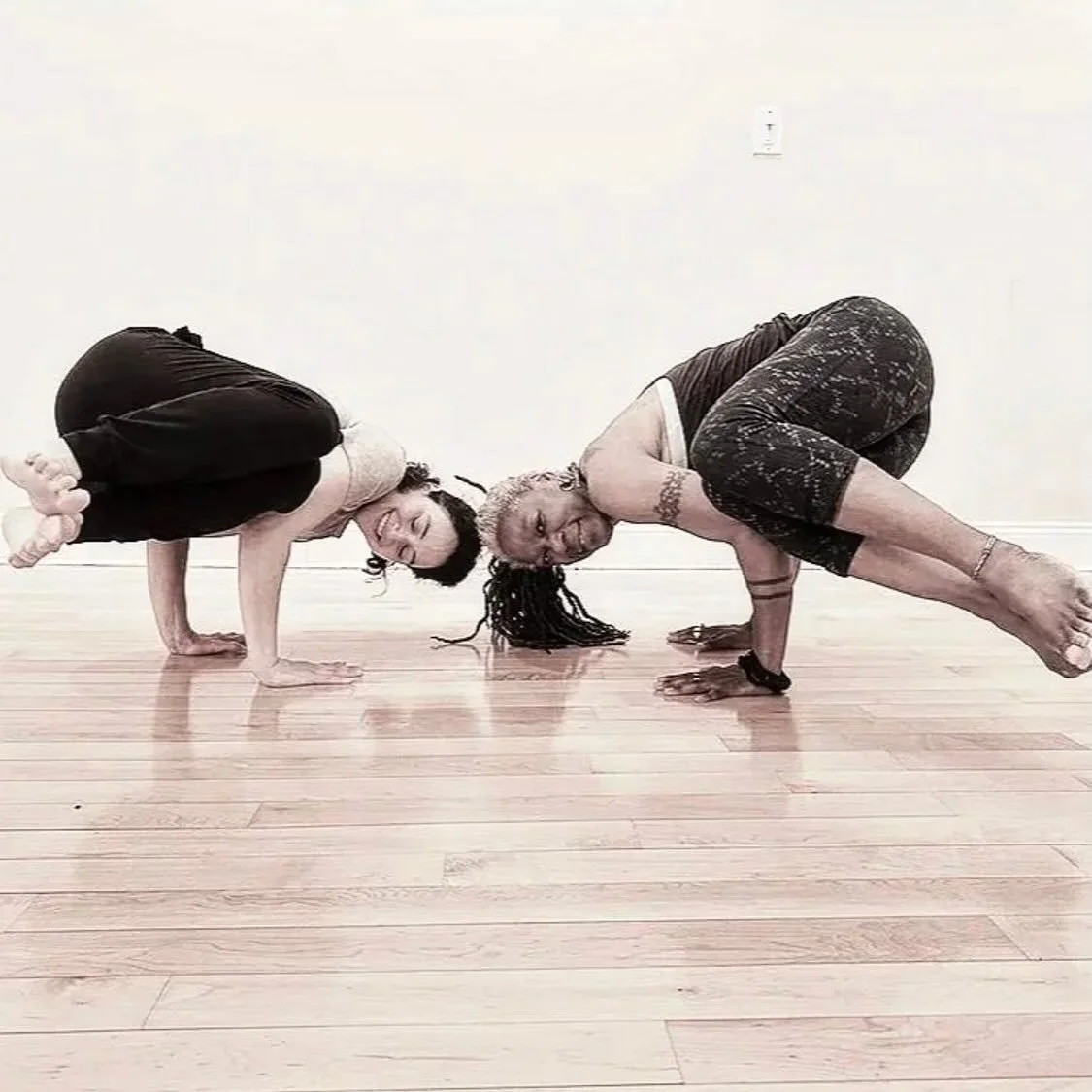 SAVE THESE PLAY DATES (x2) FOR SPRING&mdash;
If gravity has been weighing you down, learn to defy it, or at least have fun trying!

LEARN TO ARM BALANCE WITH TERI &amp; MADDIE!

Saturday, April 25, 206  2:45pm - 4:45pm 
@jayayogacenter / Church

AND 