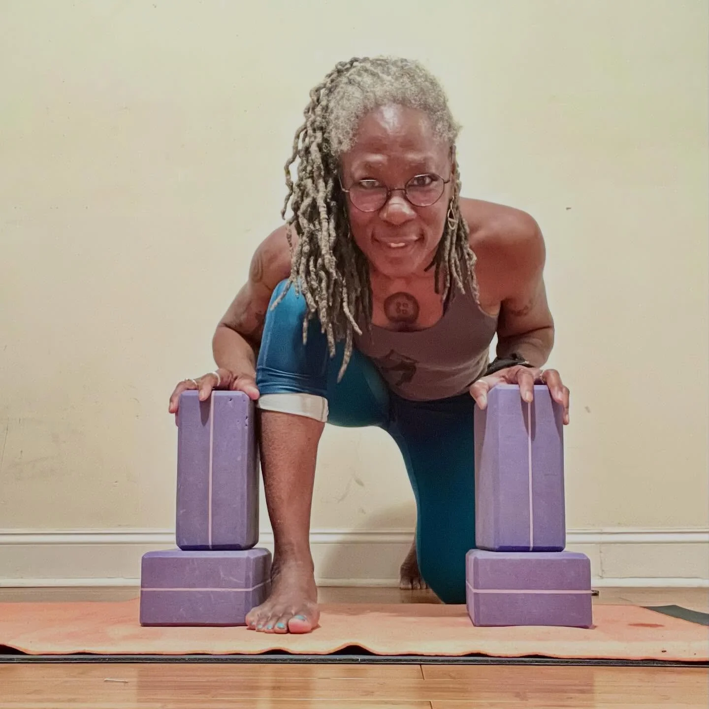 THE BREATH LYMPH CONNECTION was the collaboratively planned Oncology Yoga Masterclass that I had the pleasure of teaching online last night for the @yoga4cancer community&mdash;

Breath and Lymph rely on proper
FLOW + ROOM FOR MOVEMENT &mdash; 

Even