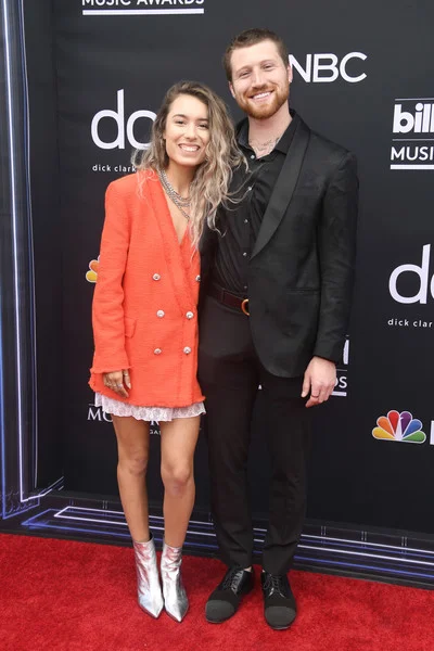 Scotty+Sire+Kristen+McAtee+2019+Billboard+W5QL1bzBB9ml.jpg