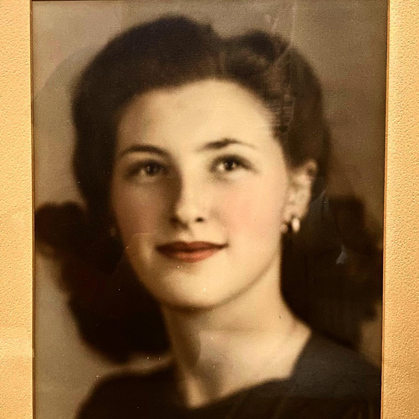 🌹Happy birthday to my brilliant, beautiful, and bodacious Mommy🌹 #mom #happybirthday #love #missyou #beautiful #madre #お母さん　#母　#m&egrave;re