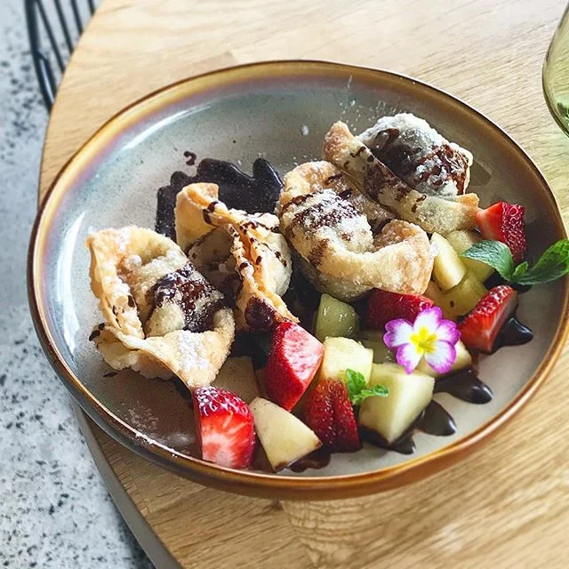 It&rsquo;s Friday , #treatyoself ! House made Apple wontons, fruit salad featuring locals strawberries drizzled with @marouchocolate sauce 😍😋
.
.
.
.
#banhmicaphe #banhmicaphenz #vietnameseeats #vietnameseeatery #foodporn #foodie #dessert #dessertporn #eeeeeats #fresh #local #fruit #hamiltoneats #hamiltonwaikato #newzealandeats #theriverbanklane #lovethetron #neatplaces #neatplaceshamilton #neatplacesnz