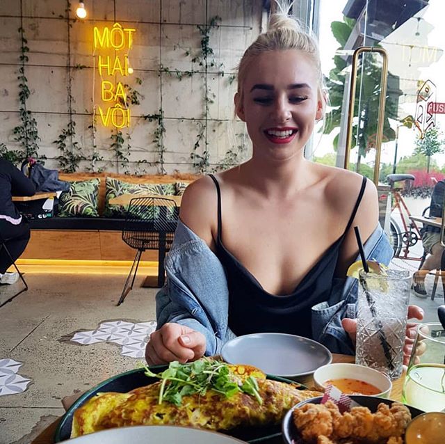When your bae spoils you with the best Vietnamese in town ✌️😘
.
.
.
.
Photo credit @davidnyika 
#banhmicaphe #banhmicaphenz #vietnamesefood #vietnameseeats #vietnameseeatery #eeeeeats #goodeats #instafood #instagood #goodness #datenight #dinnerdate 