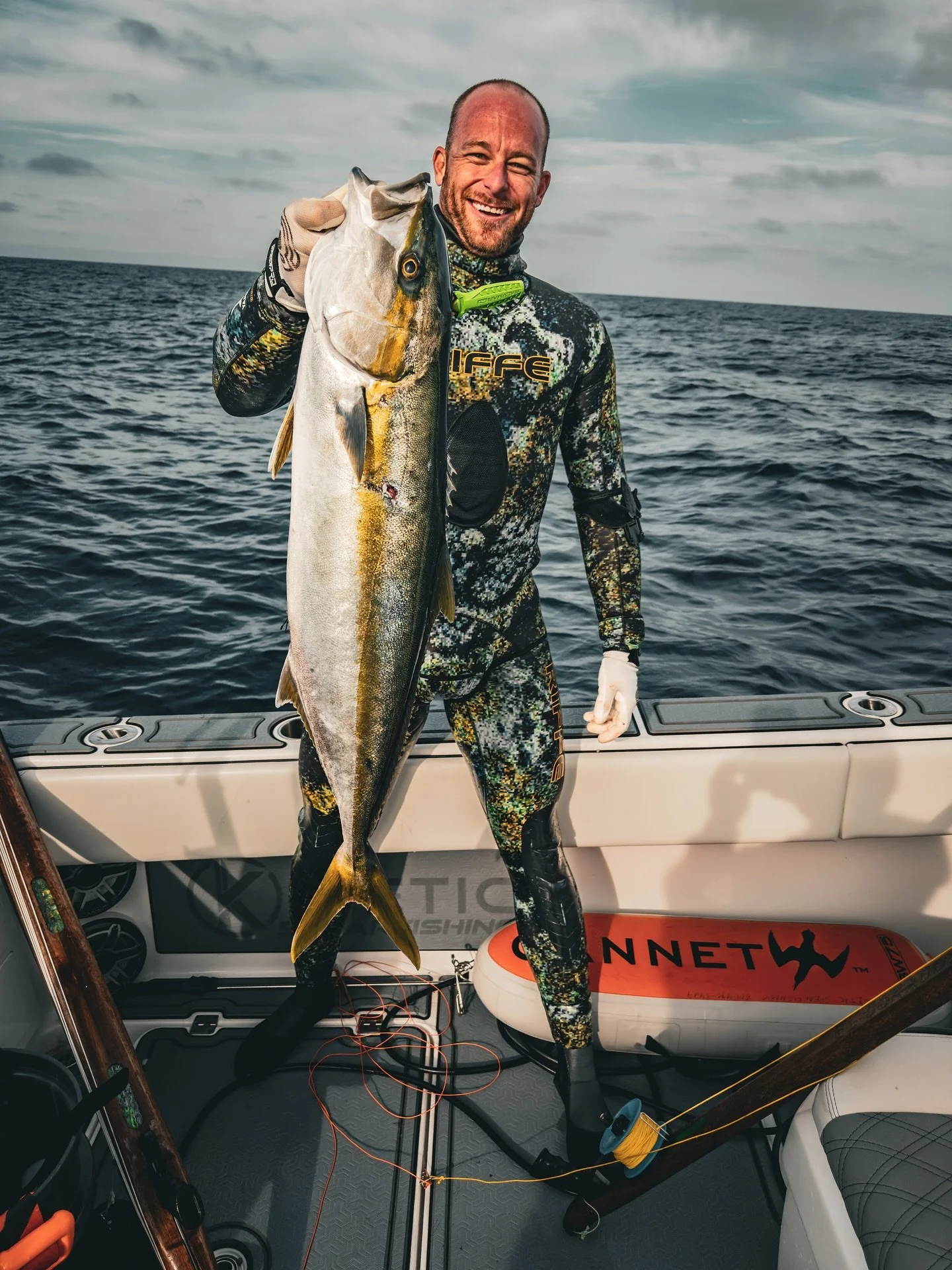 Fresh on a local yellowtail. Great eating fish that can make a plethora of tasty dishes. From kelp paddy to table! 🍣⁣
⁣
⁣
@invincibleboats 
@pelagicgear 
🏹💥 - K 5 5 -⁣⁣
#kineticcharters #teamkinetic #kineticspearfishing #kineticspearguns⁣ #live #h