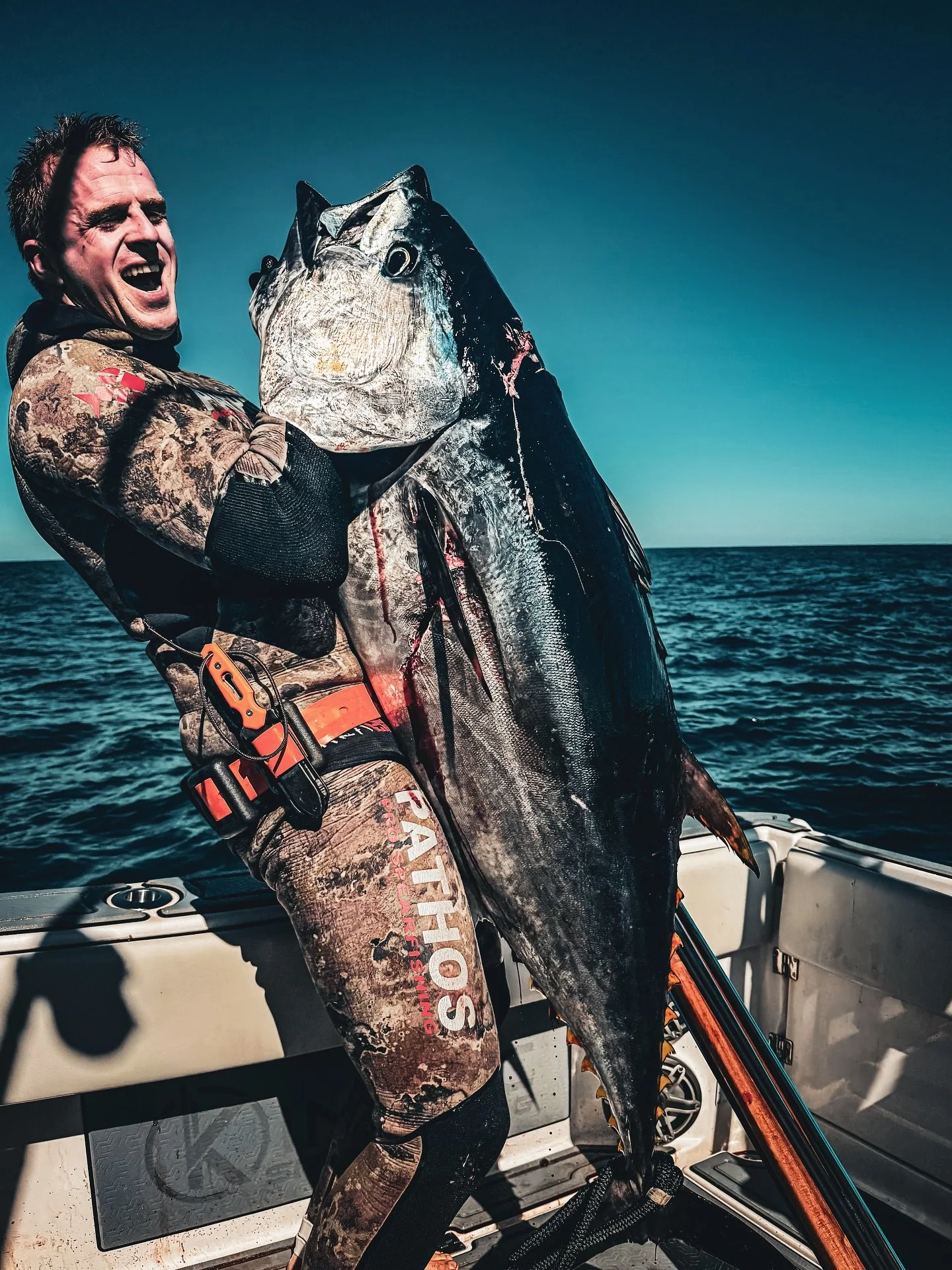 October Blues @montyslife 
⁣
⁣
@posted.coastal 
@zeeksbit 
@pelagicgear 
🏹💥 - K 6 5 R  V A L K Y R I E -⁣⁣
#teamkinetic #kineticspearfishing #kineticspearguns⁣ #live #hunt #fish #explore #pelagic #pelagicworldwide #pelagicgear #reaper