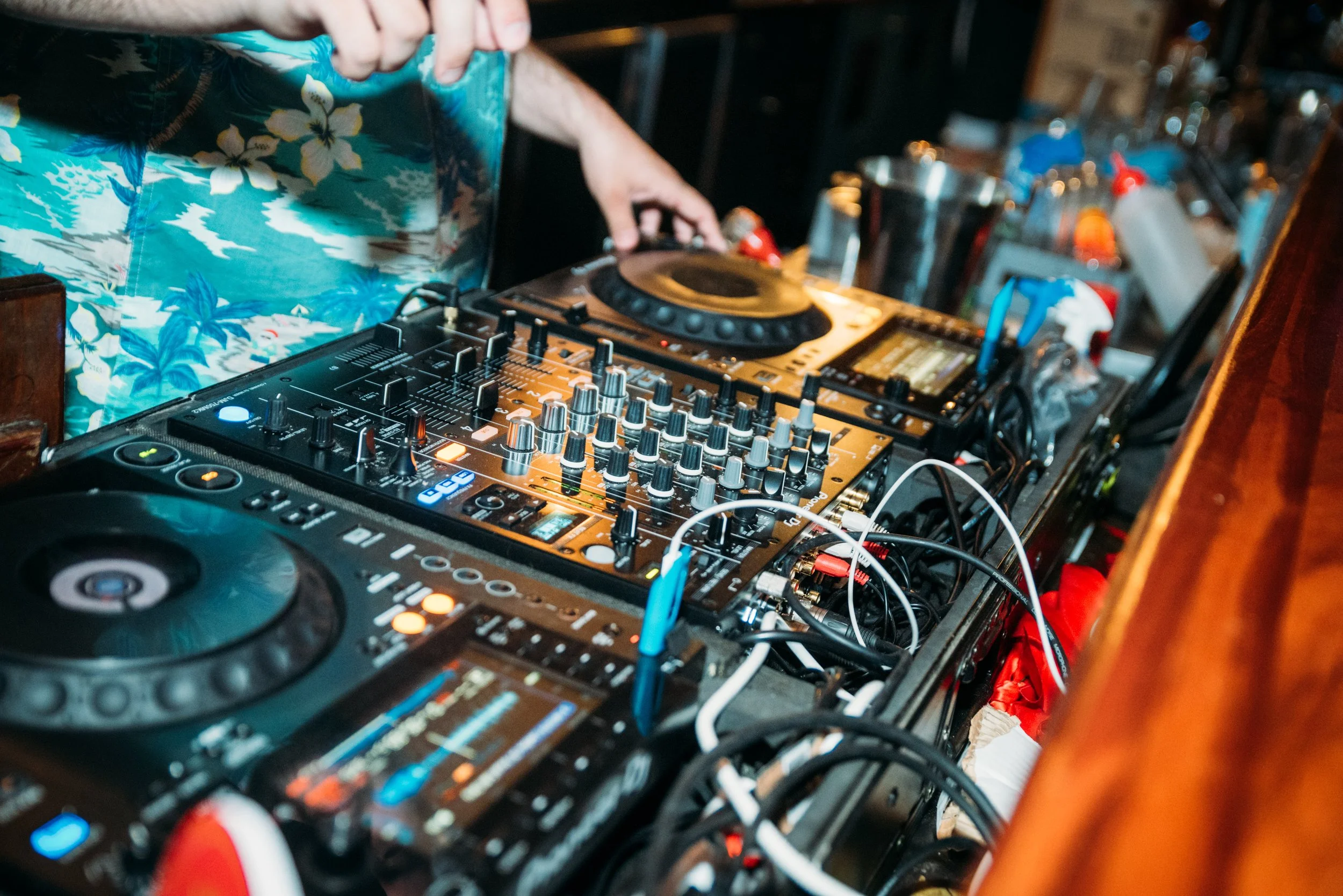DJ
