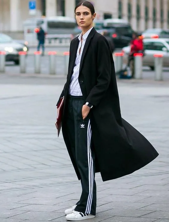 24. SWEAT PANTS