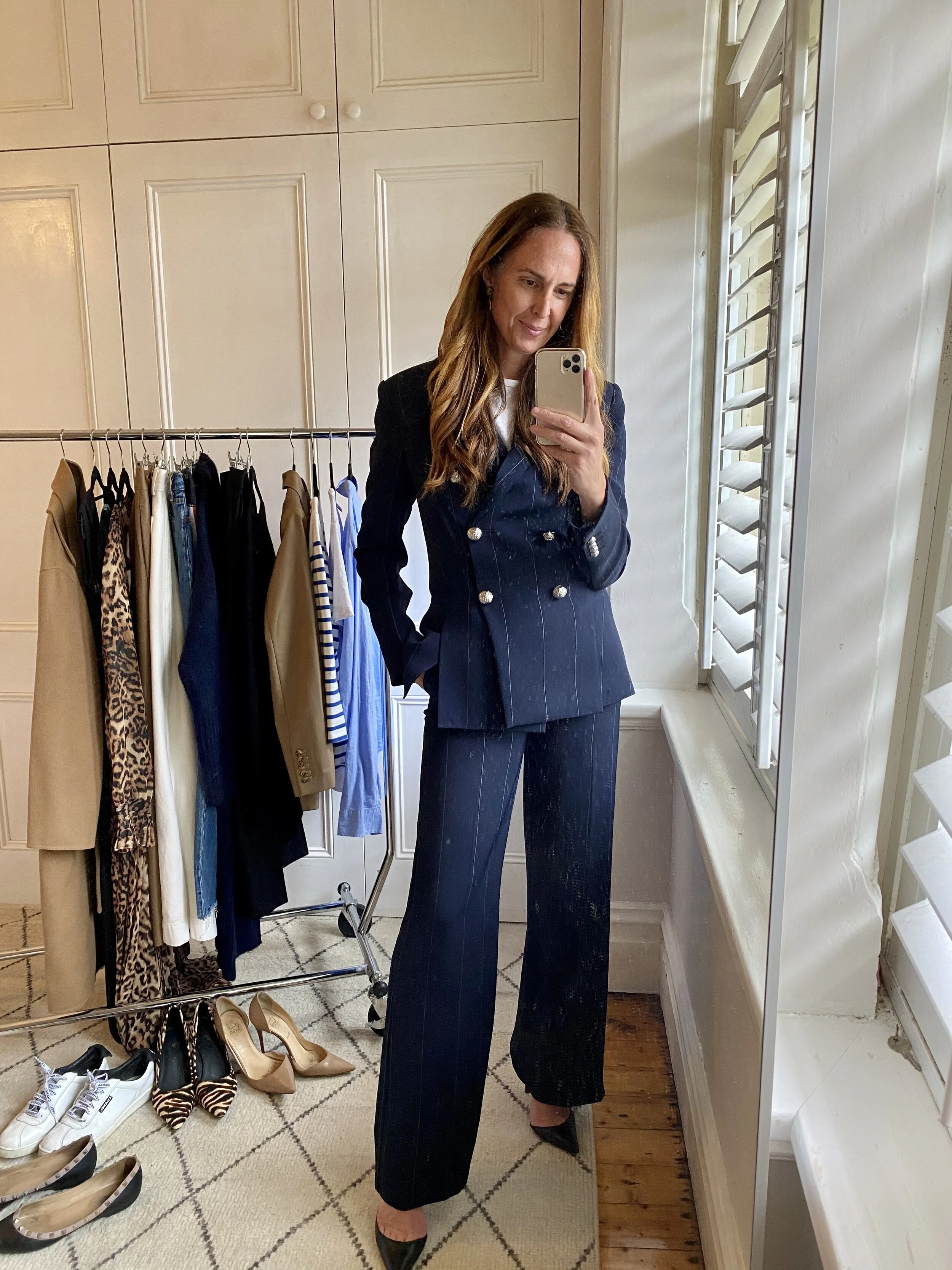 WATCH  - 'DAY-OFF' STYLE WITH 15 PIECES OF CLOTHING 