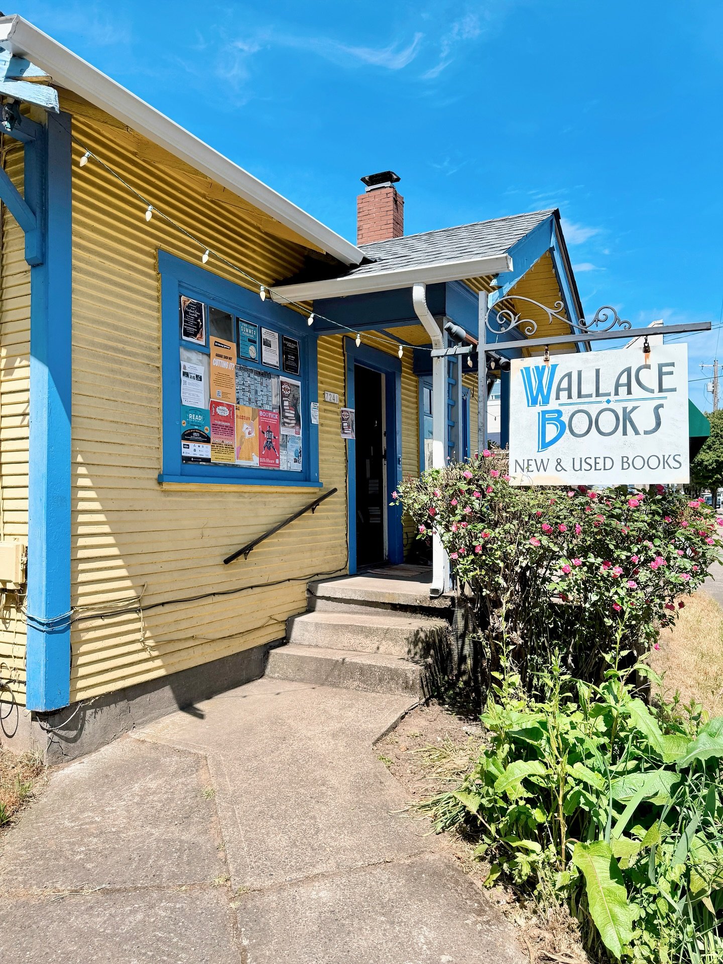 ❓Been to any bookstores lately? 👀

In the Portland, Oregon, area, we&rsquo;re fortunate enough to have quite a few amazing indie bookstores! 😍

@wallacebooks is an adorable bookshop that carries a mix of new and used books. They have a great select
