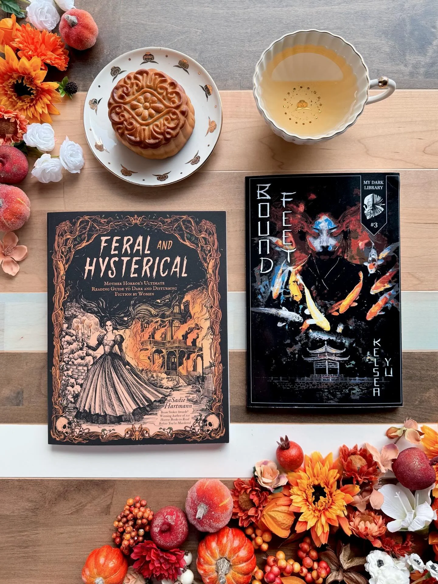 The last few months have been such a whirlwind 😅 I’ve been meaning to share this for a hot minute! The one and only @mother.horror has a new book out that’s absolutely perfect for the season. I got to attend Sadie’s launch event at