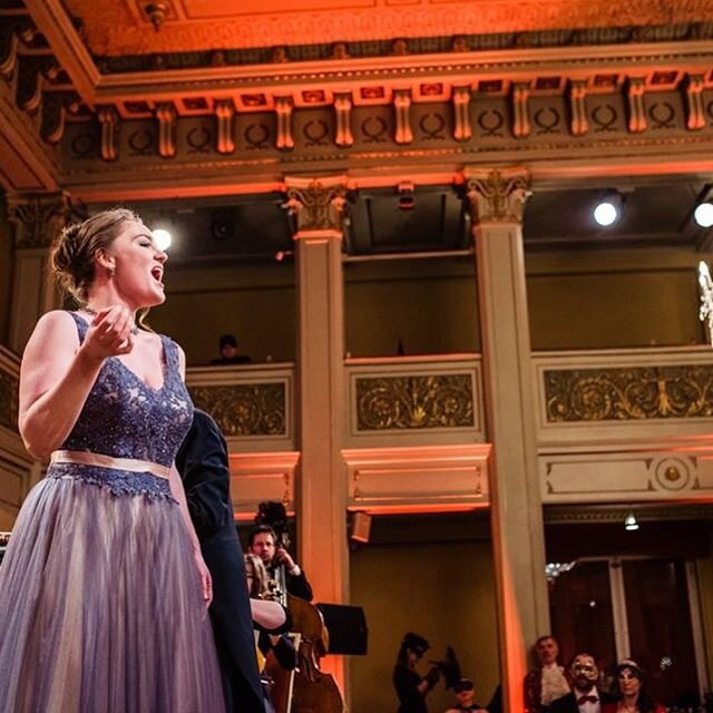 At the #oslooperaball you may enjoy intimate opera concerts with professional opera singers throughout the night at @gamlelogen 🤩

Neste ball er 8. februar 2020 i Oslo. F&oslash;lg oss eller klikk link i bio for mer informasjon.

Next ball 8th Febru