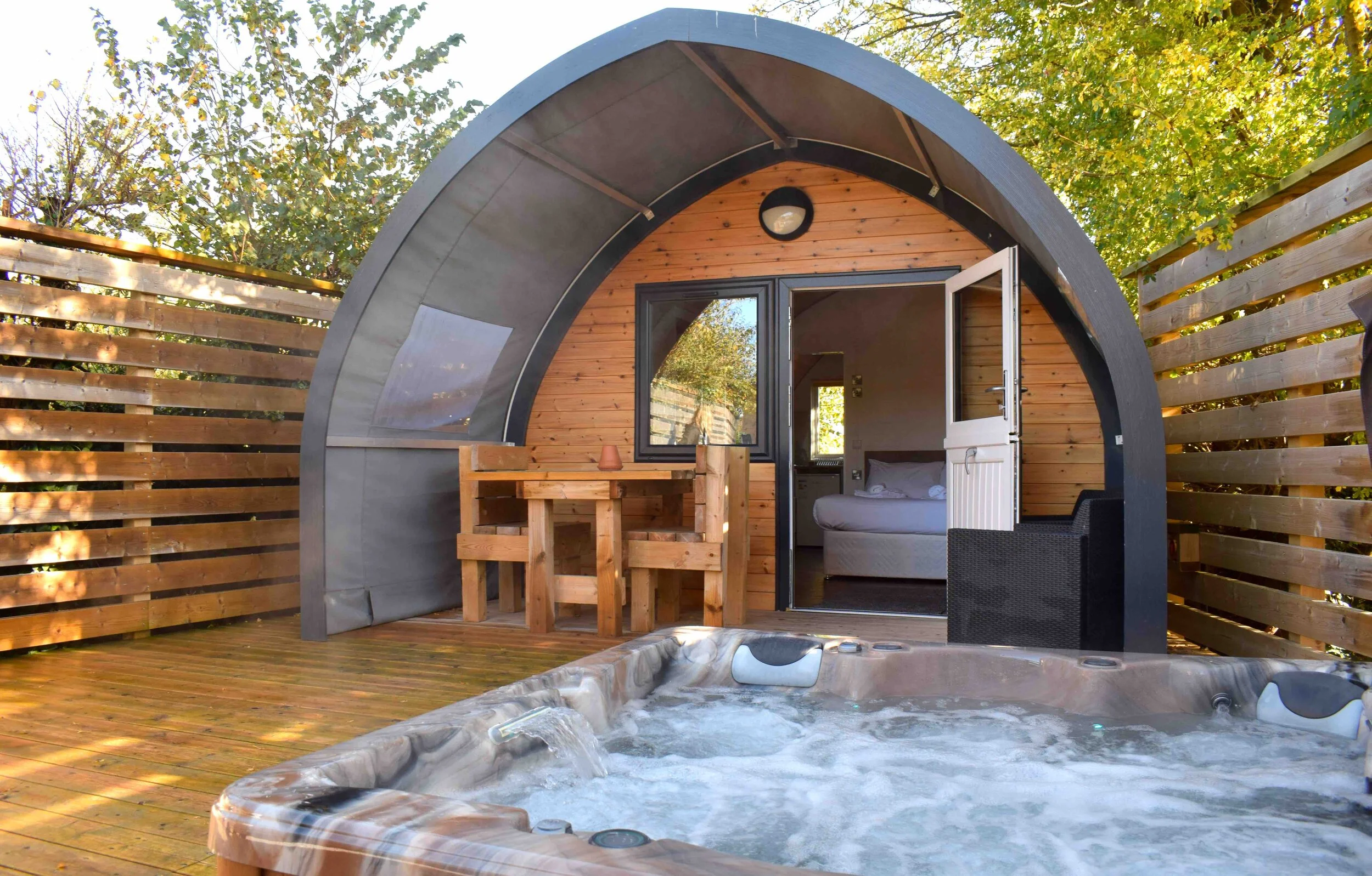 Luxurious Wheelchair Accessible Glamping Pod - Henfields Country Retreat