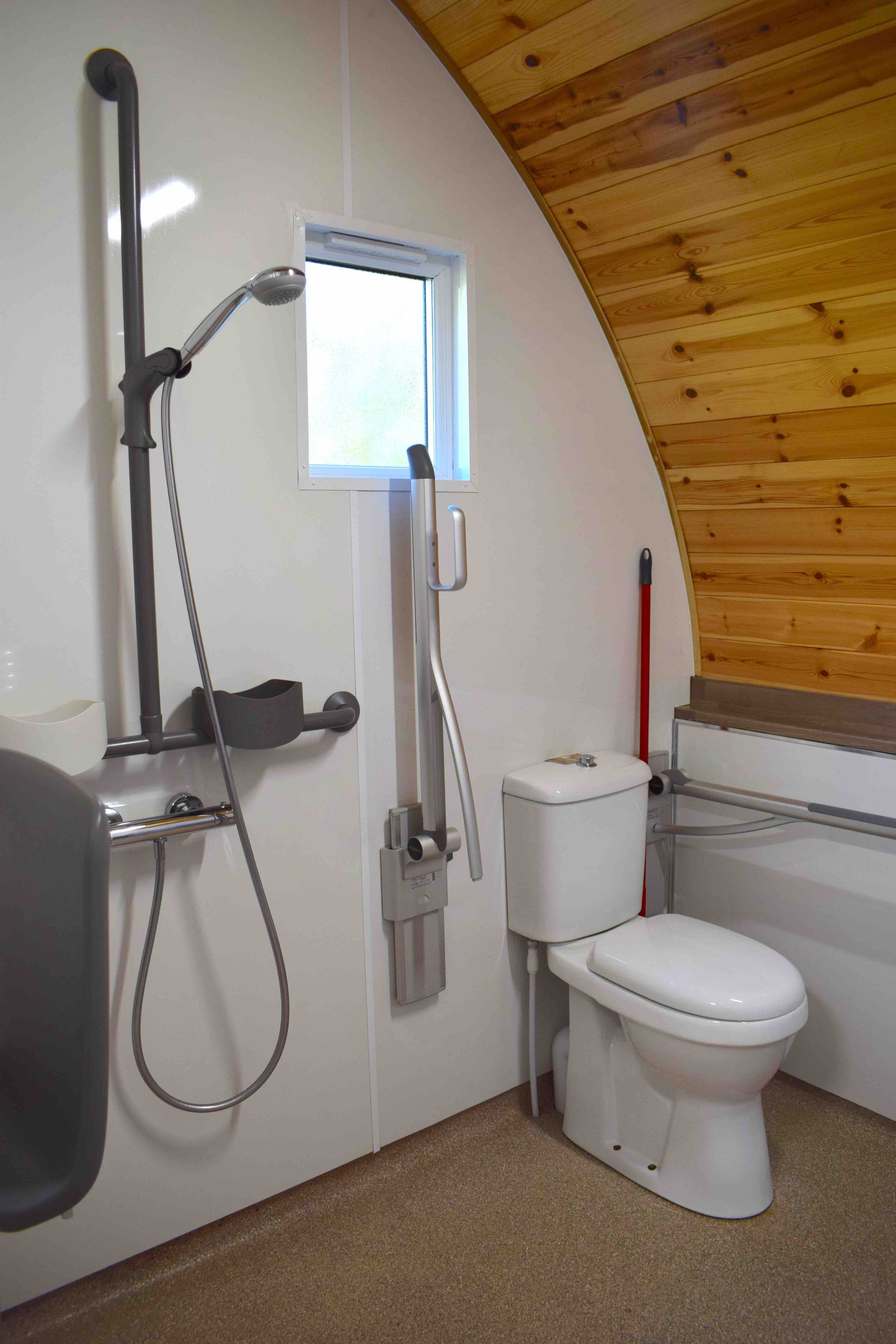 Wheelchair Accessible Glamping Pod- Door Mouse Pod, Henfields Country Retreat