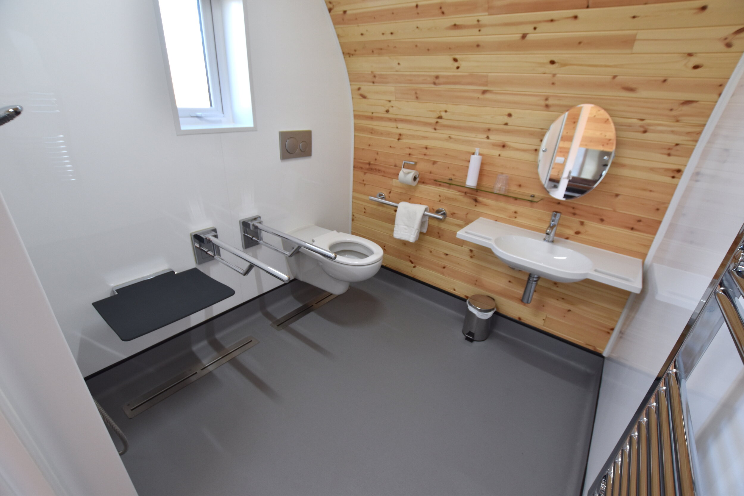 Wheelchair accessible glamping pod wet room and toilet