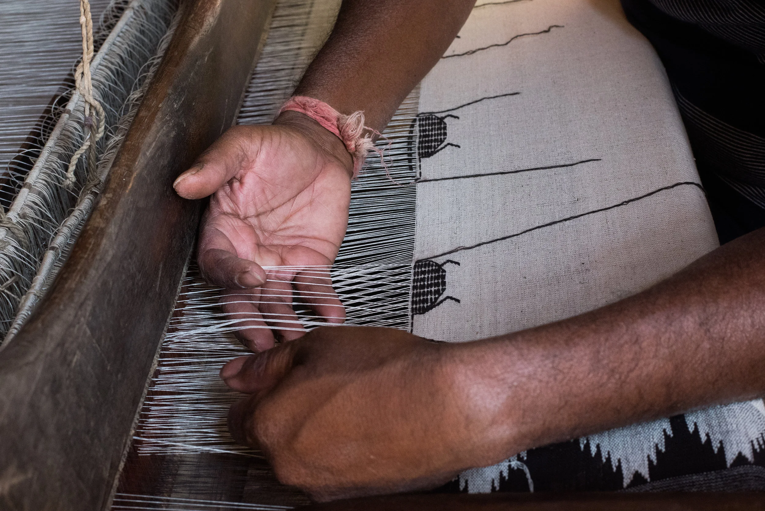 Weaving the motifs