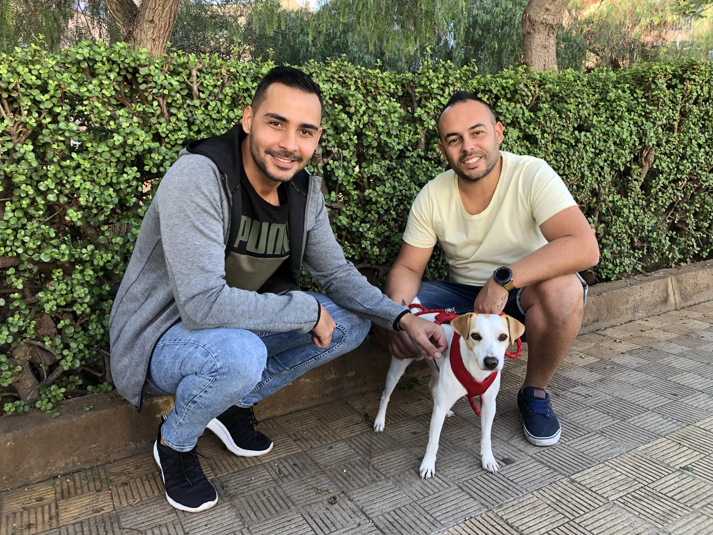 Con Cristo y Jony, de la Brigada de Rescate Animal Orión, en Tenerife.