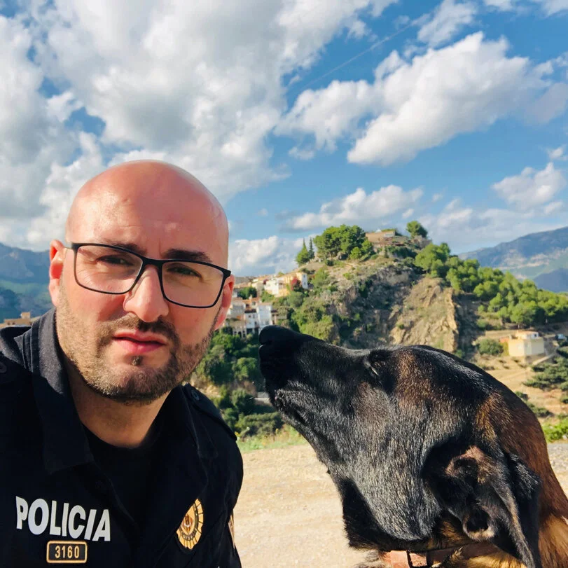 TRO, EL PERRO POLICÍA DE CORNELLÀ