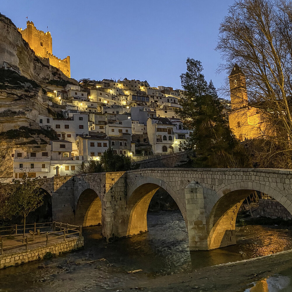 Alcalá del Júcar de noche.