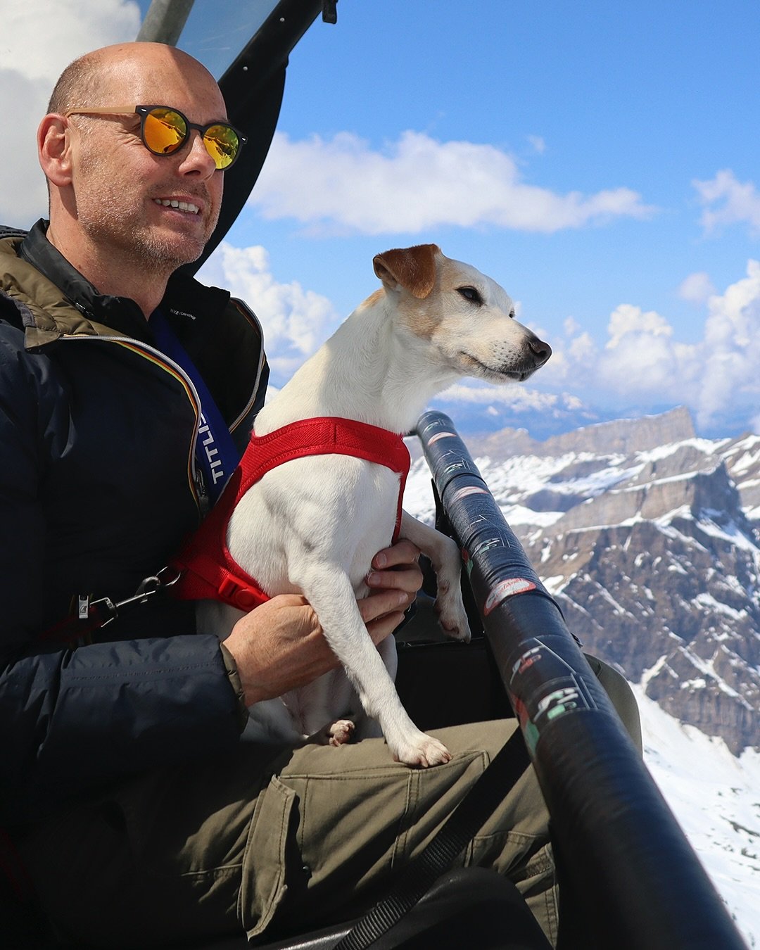 &iexcl;VENTE AL GLACIAR DEL TITLIS!
🇨🇭🐶 A&uacute;n puedes ganar un viaje a Suiza con tu perro participando en nuestro sorteo. All&iacute; podr&aacute;s visitar el glaciar del Titlis, en los Alpes, y hacerte fotos como estas:

📸 Volando en el tele