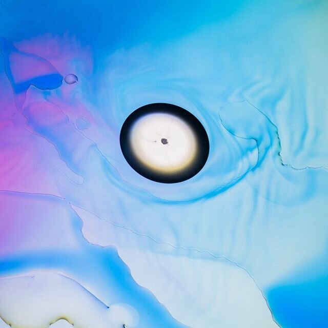 #lightmotiv #liquidshow #projections #projectionart #digitalart #surreal #abstractart #abstractphotography #fluidsoul #peace #fluidartwork #spiritual #waterforms #colorlove #trippyart #psychedelic #mindfulness #psychedeliclightshow #visualart #nosoft