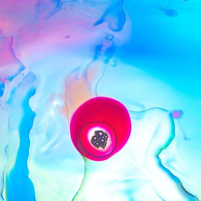 #lightmotiv #liquidshow #projections #projectionart #digitalart #surreal #abstractart #abstractphotography #fluidsoul #peace #fluidartwork #spiritual #waterforms #colorlove #trippyart #psychedelic #mindfulness #psychedeliclightshow #visualart #nosoft