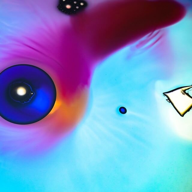 #lightmotiv #liquidshow #projections #projectionart #digitalart #surreal #abstractart #abstractphotography #fluidsoul #peace #fluidartwork #spiritual #waterforms #colorlove #trippyart #psychedelic #mindfulness #psychedeliclightshow #visualart #nosoft