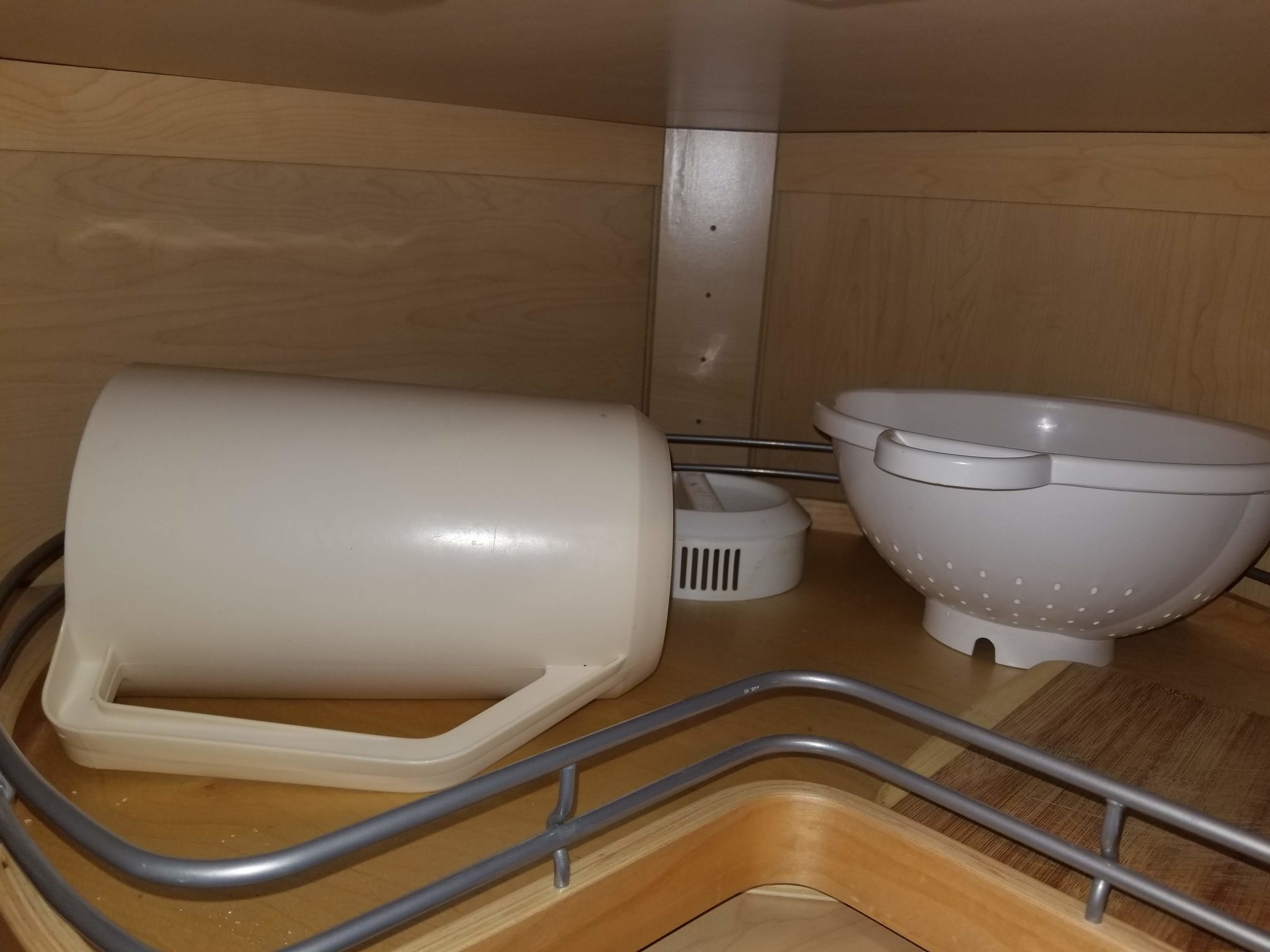 Kitchen cabinet