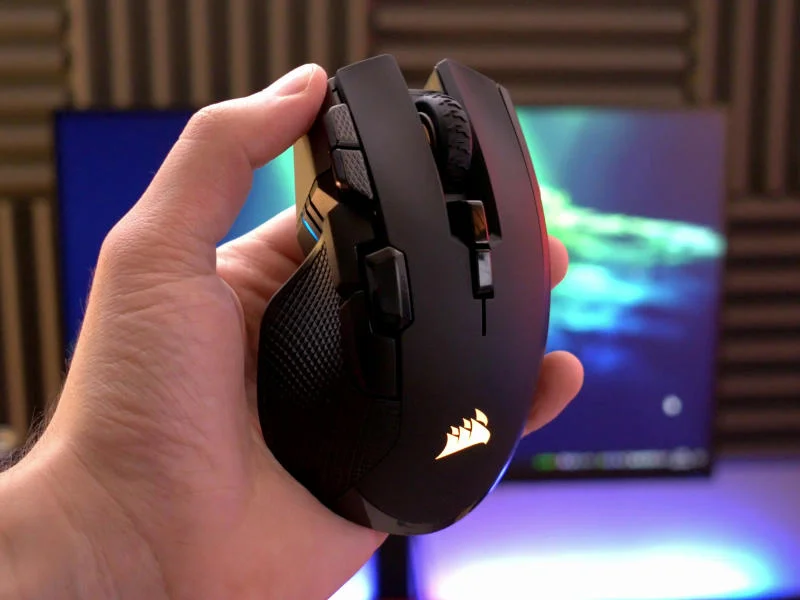 ironclaw-rgb-wireless-hand.jpg