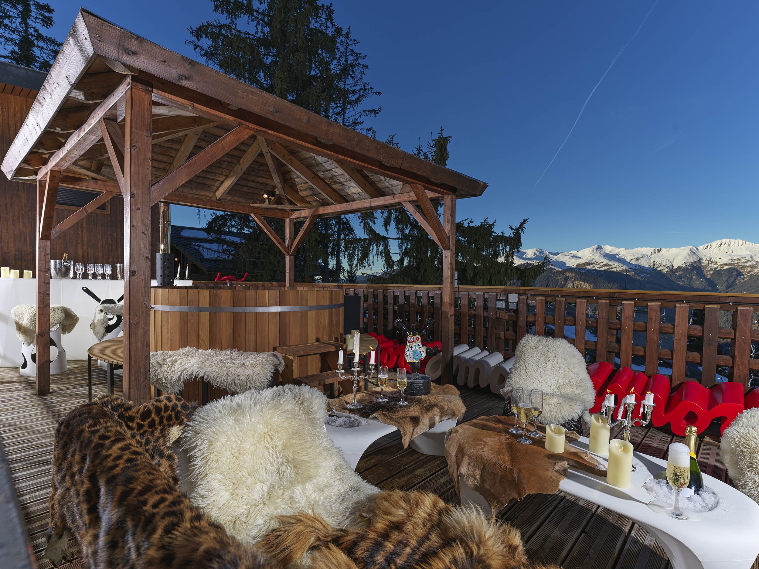 HOTEL SNOWLODGE 5* COURCHEVEL