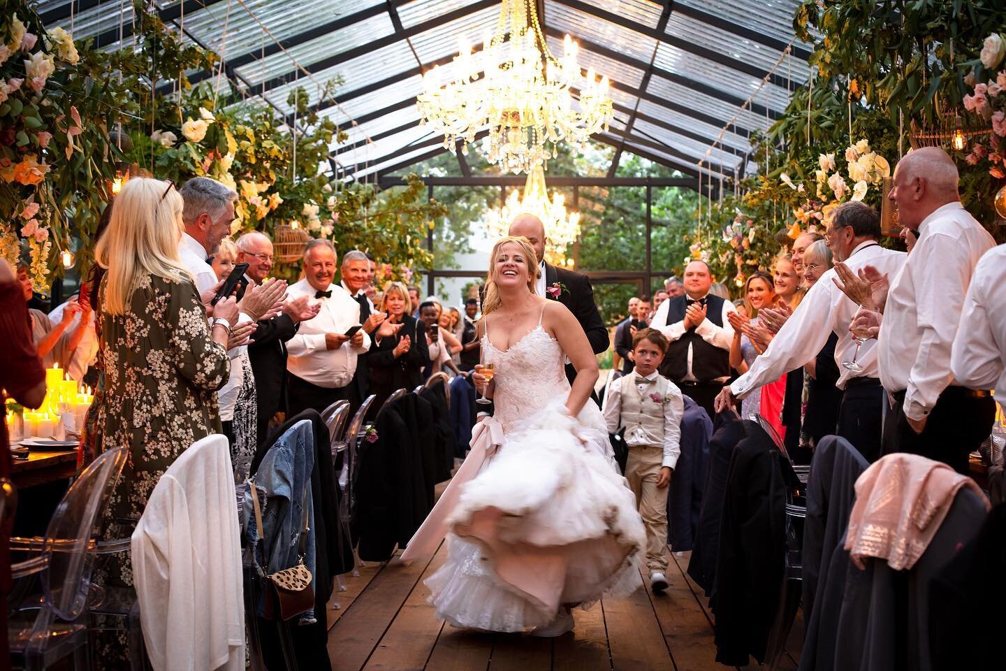 #TwoStep Tuesdays 💃🏼 Wow! Come rain, come storm it won&rsquo;t stop us from dancing 🕺 Thanks for letting us be part of your wonderful day it was one for the books. 

💌 Give us a shout if you&rsquo;re planning your magical #weddingday at info@myoh