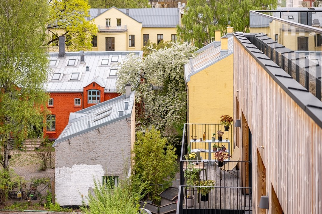 Dette prosjektet i Nordre gate 22 er et av de bedre nybyggprosjektene i Osle de siste &aring;rene. Liker veldig godt massivtreveggene p&aring; bilde 4 og 5. Bare gips blir fort kjedelig, s&aring; her har utbygger gjort noen spennende valg!

Formidlet