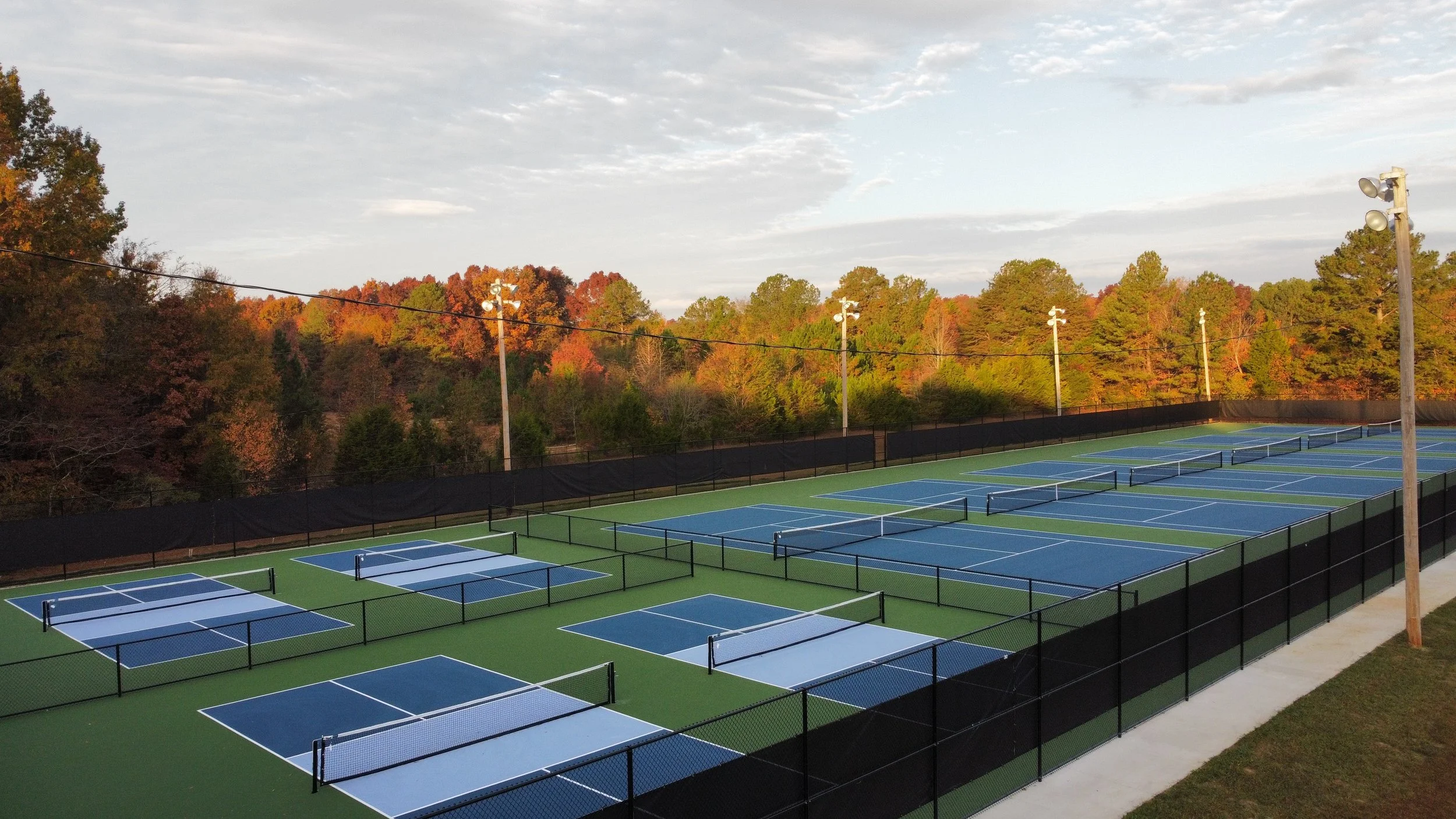 Middle Valley Courts (2).JPG
