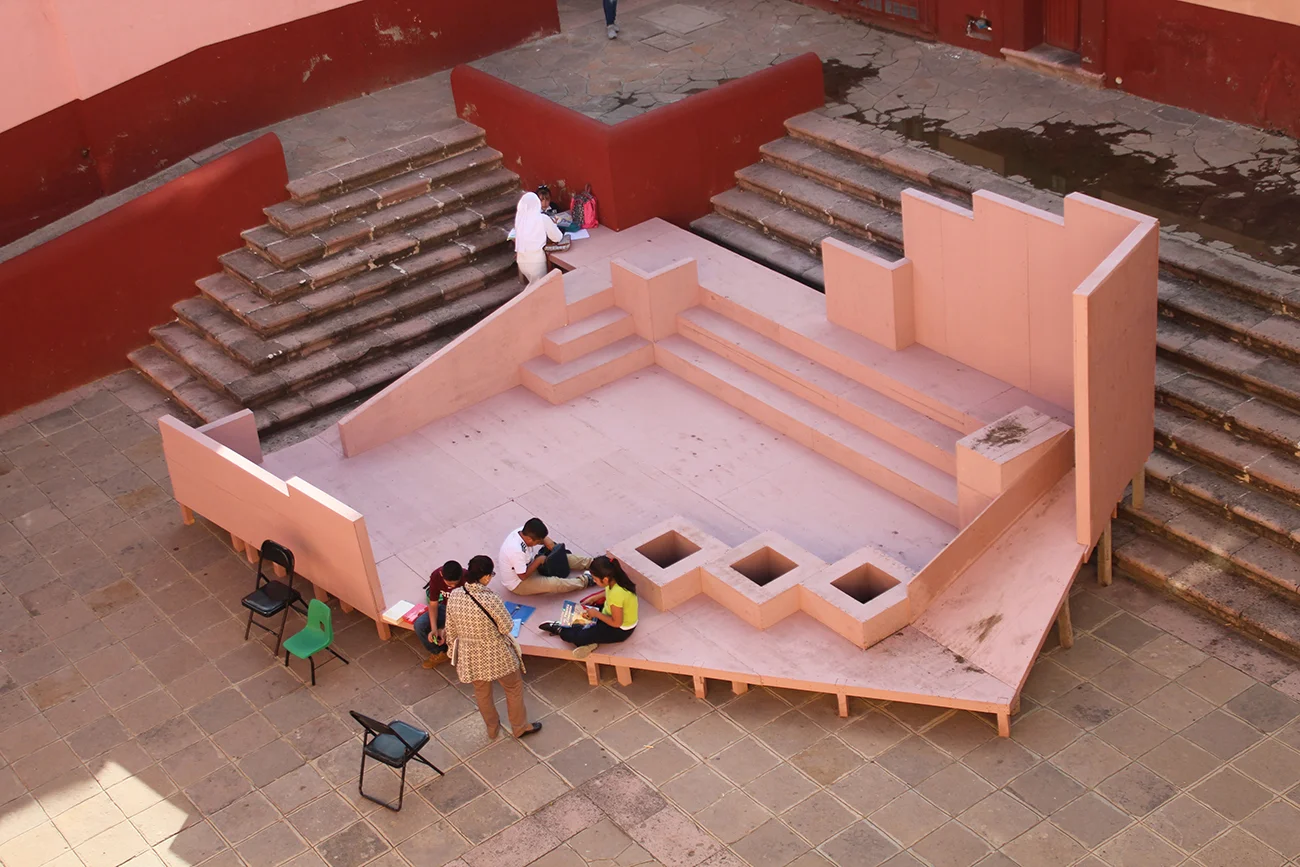 La plazuela más cercana