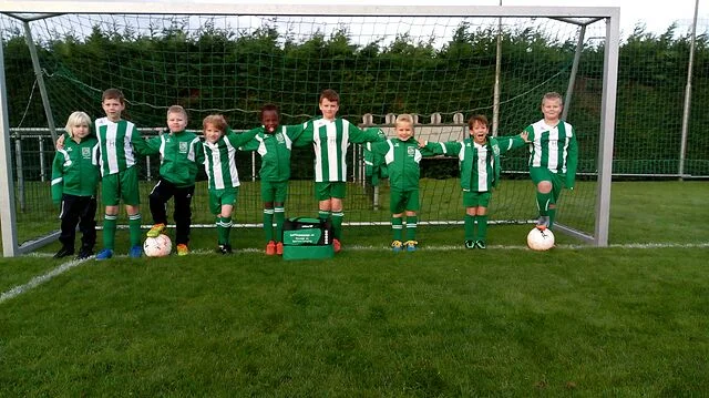 Staand: Karlijn, Arnoud, Lyam, Noah, Henry, Quin, Jason en Milan. AfwezigAshley. Trainers: Danny Taffin en Kris Bleyenberg