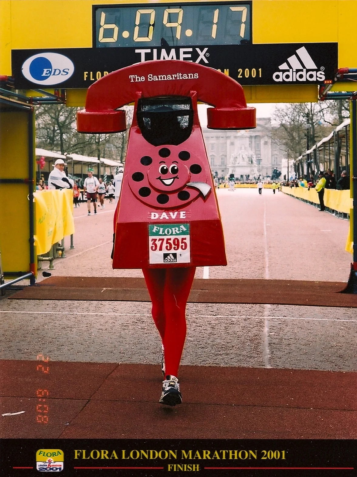 2001 London Marathon - Red Telephone.jpg