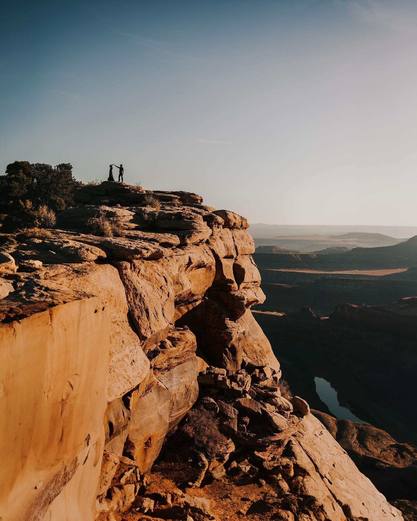 Here&rsquo;s your sign to take your next photo session down to Southern Utah&hellip; amirite 🤩