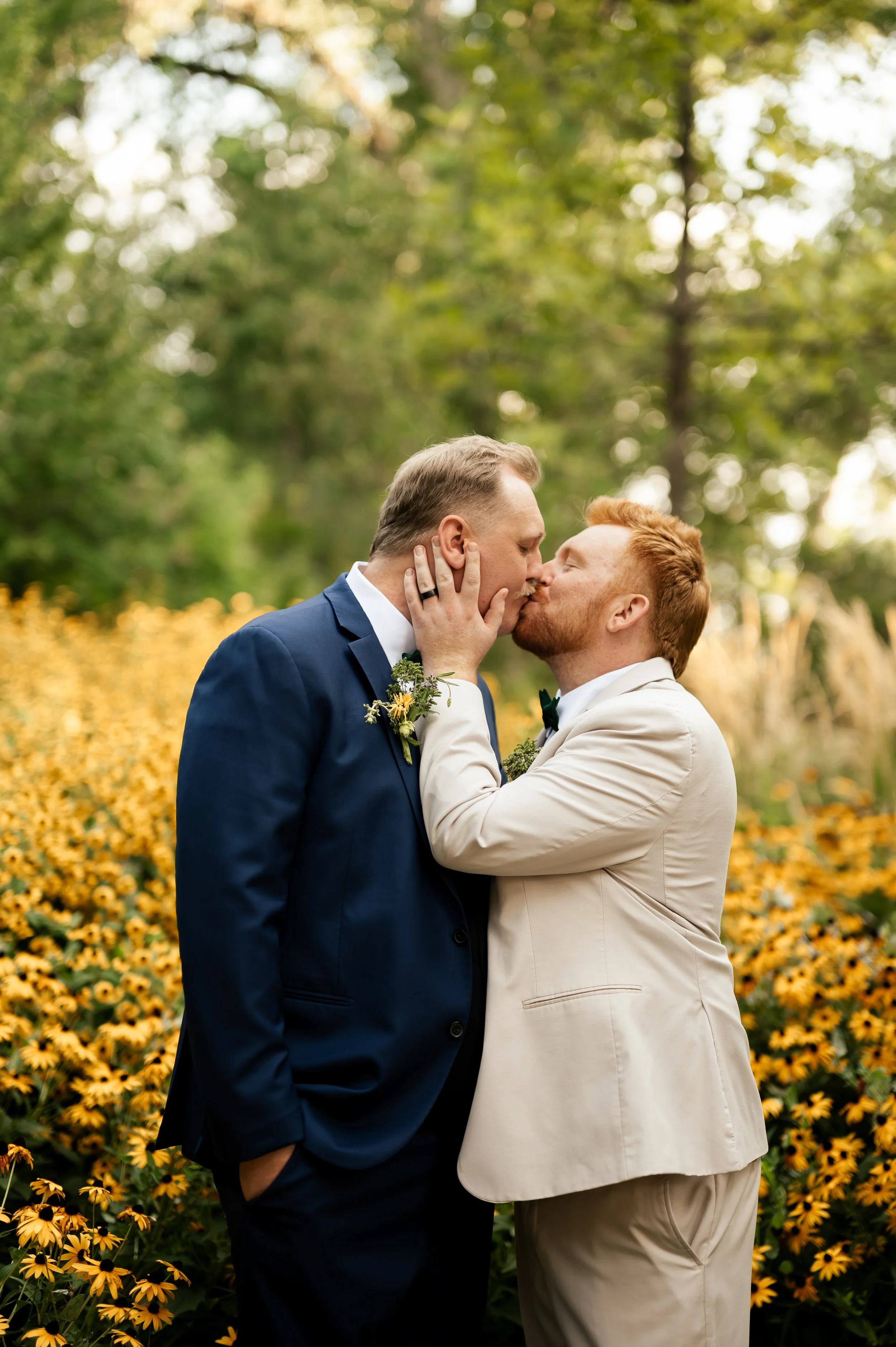 Are you looking for a Utah Wedding Photographer? Chase Mill Tracy Aviary, Salt Lake City Utah