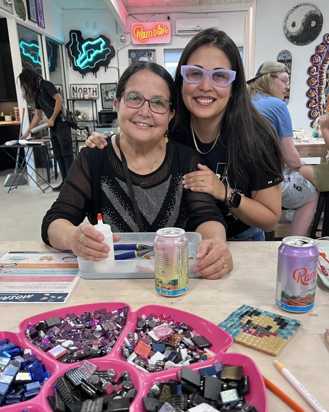 #HappyInternationalWomensDay to my incredible mom, mi mami 💕

Throughout my life, she has not only been my biggest supporter but my greatest inspiration. 

You can find her in my art through the colors I choose, the patterns I weave, and in every pi
