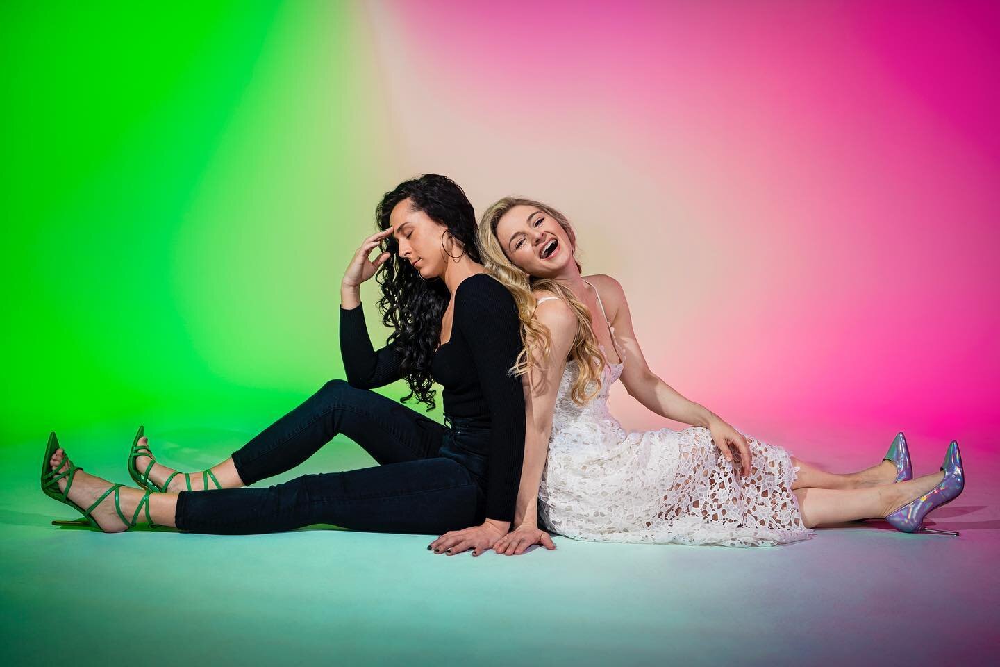 💖I promise she loves me💚

📸: @studio22photography 

#wicked #wickedthemusical #justtwofriends #twogoodfriends #twobestfriends