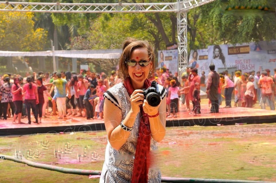 A throw back to a Holi Festival in Hyderabad, India (circa 2013). What a wild ride 6 months in India was. 
✈️
Traveling through Asia has been such a great subject to connect with people around. It's one of those things that's a great conversation sta