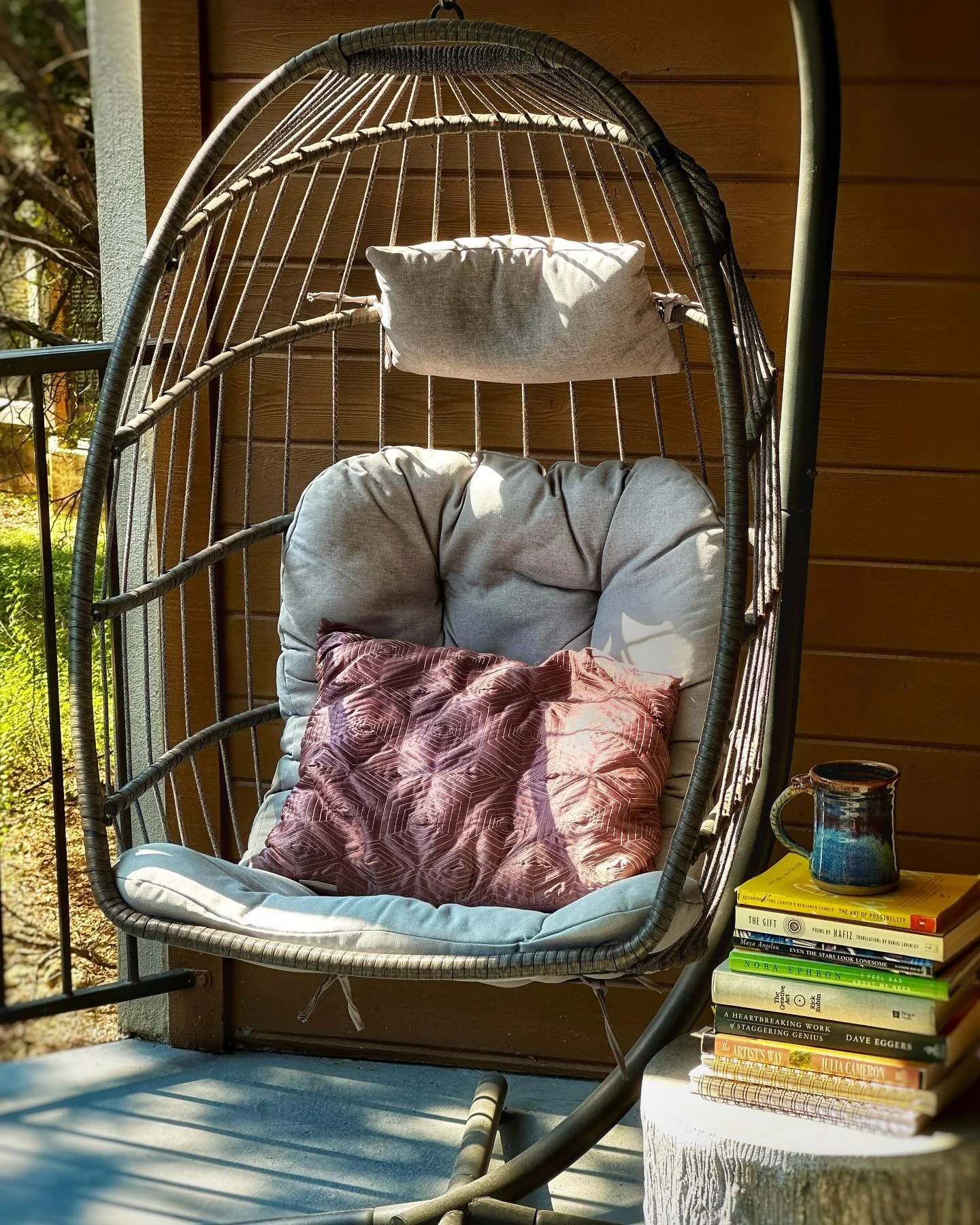 ✒️Ah, the glamorous life of a writer in Austin. Nothing like dragging yourself out of bed at the crack of dawn to enjoy your 'outdoor office' before it turns into Satan's sauna. 

📚But hey, at least I've got my trusty egg chair, a mountain of books 
