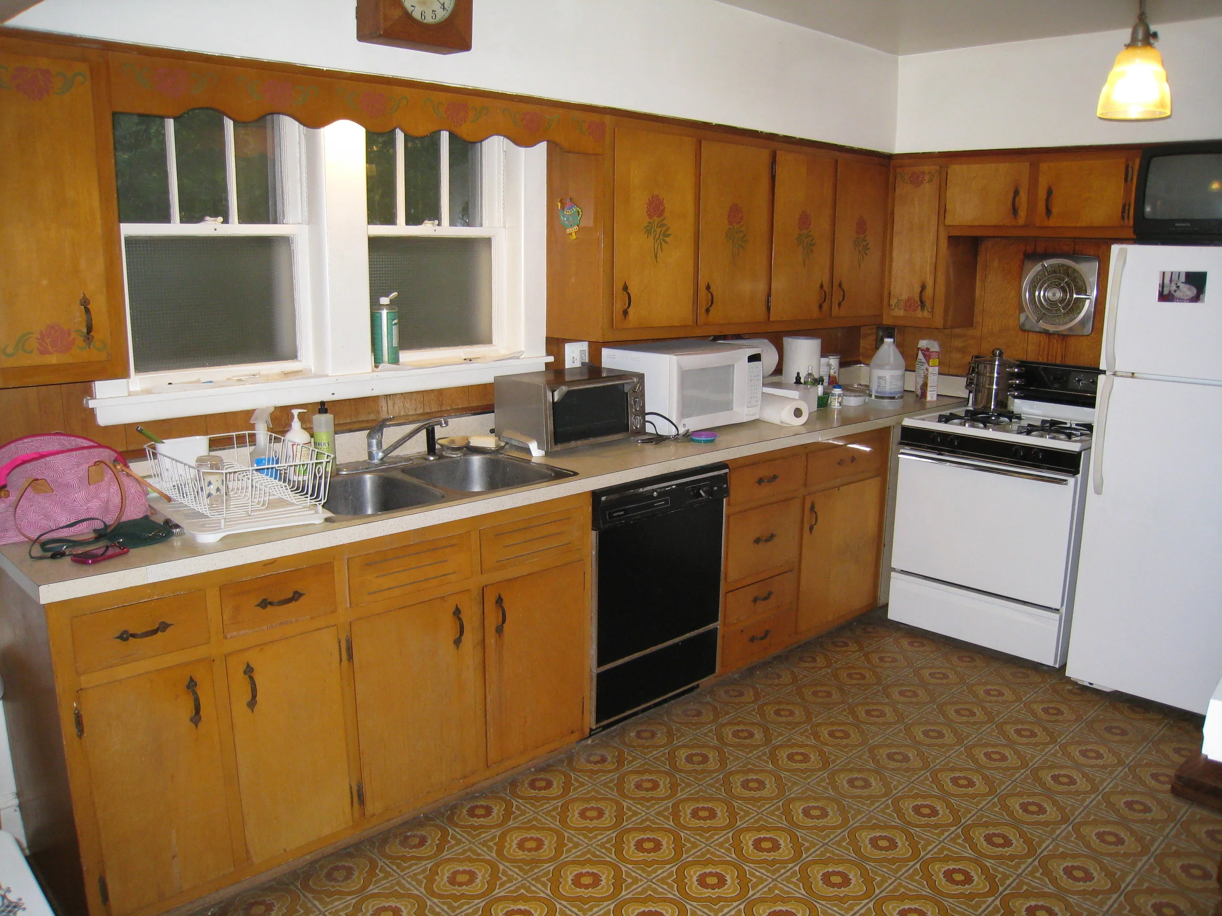 Gordon kitchen beforeIMG_2785.jpg