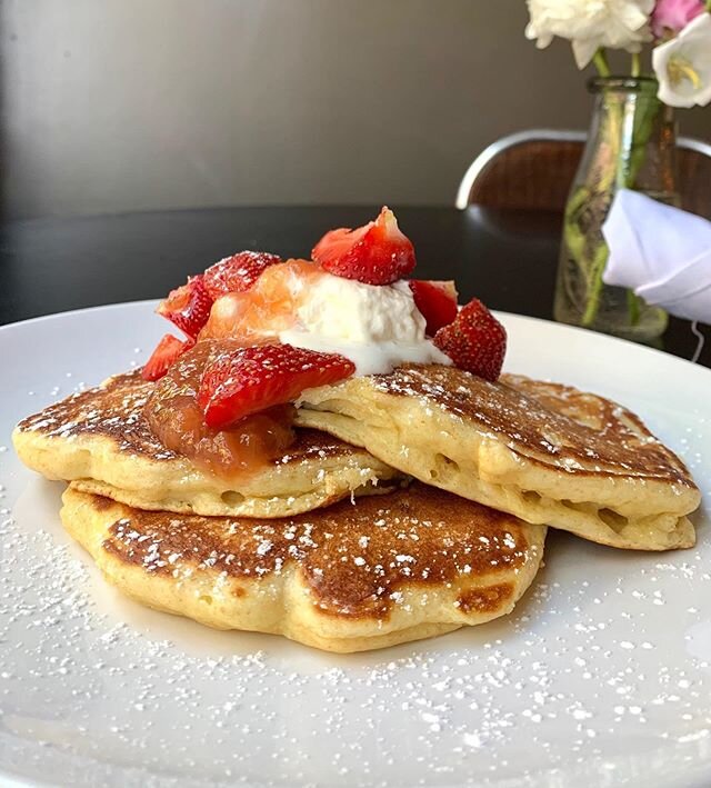 Good morning! Come in and get some of the first strawberries of the season on our Whole Wheat Pancakes 🍓 💕 local strawberries | rhubarb jam | whipped cream | local maple syrup | choice of bacon or sausage.
.
.
.
.

#flyingfig #marketatthefig #thefl